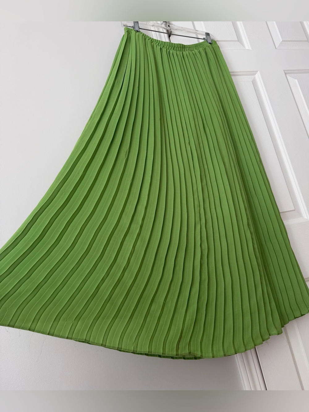 Michael Kors Lime Green Pleated Maxi Skirt , Size M - Picture 3 of 7